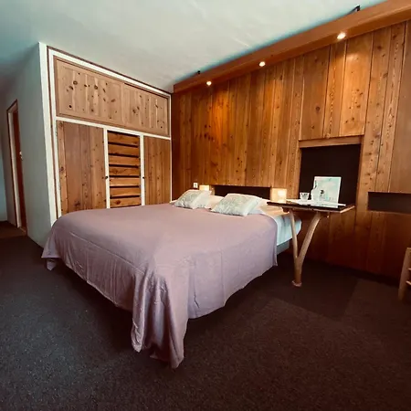 Les Lorès Hotel *